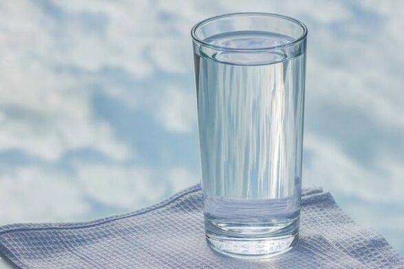 склянка води для лінивої дієти